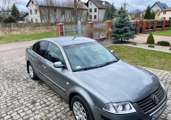 Volkswagen Passat cena 10300 przebieg: 364000, rok produkcji 2003 z Krzeszowice małe 254